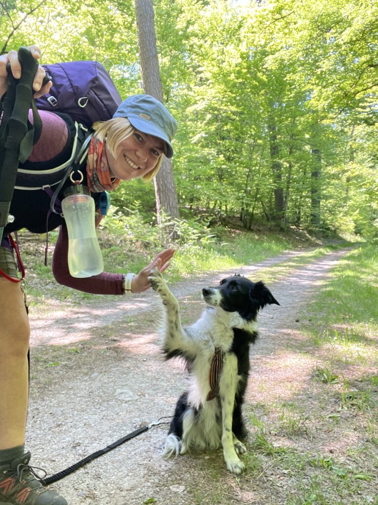 Complicité avec mes chiennes sur les chemins de randonnées